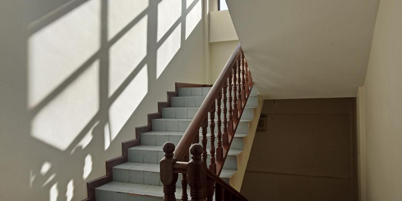The Upper Deck Hotel 쿠다트 외부 사진