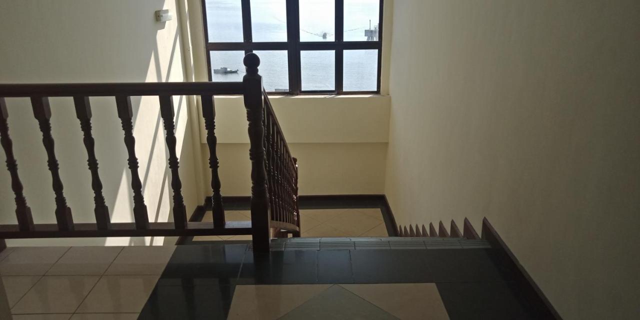 The Upper Deck Hotel 쿠다트 외부 사진