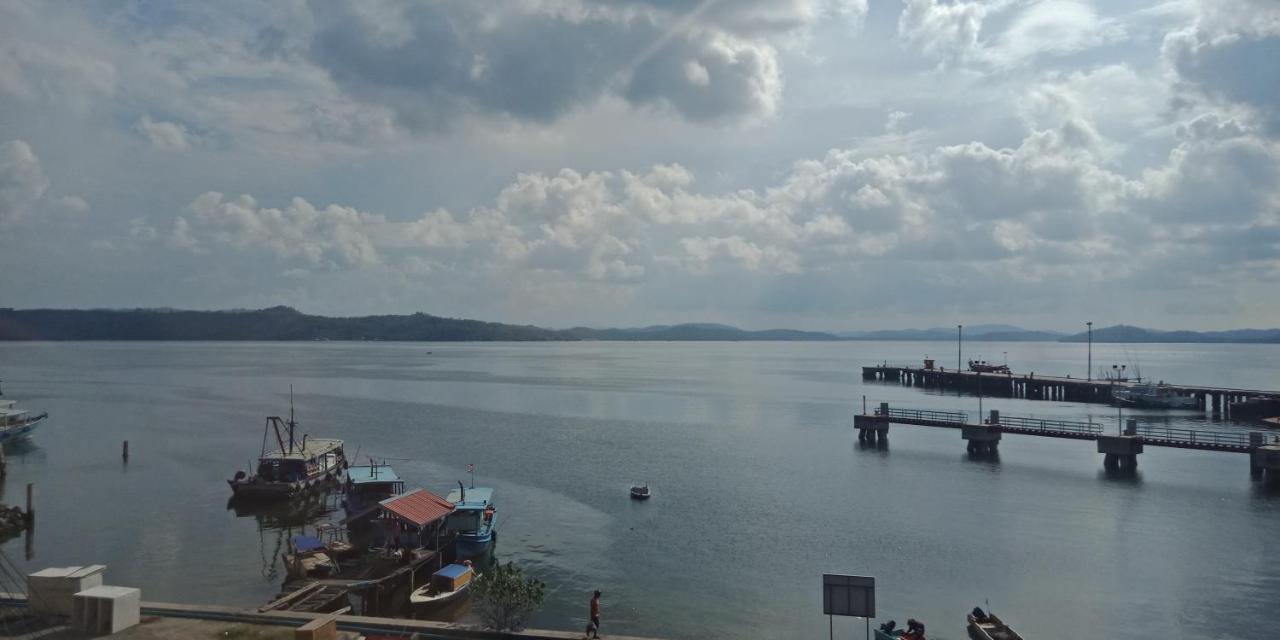 The Upper Deck Hotel 쿠다트 외부 사진