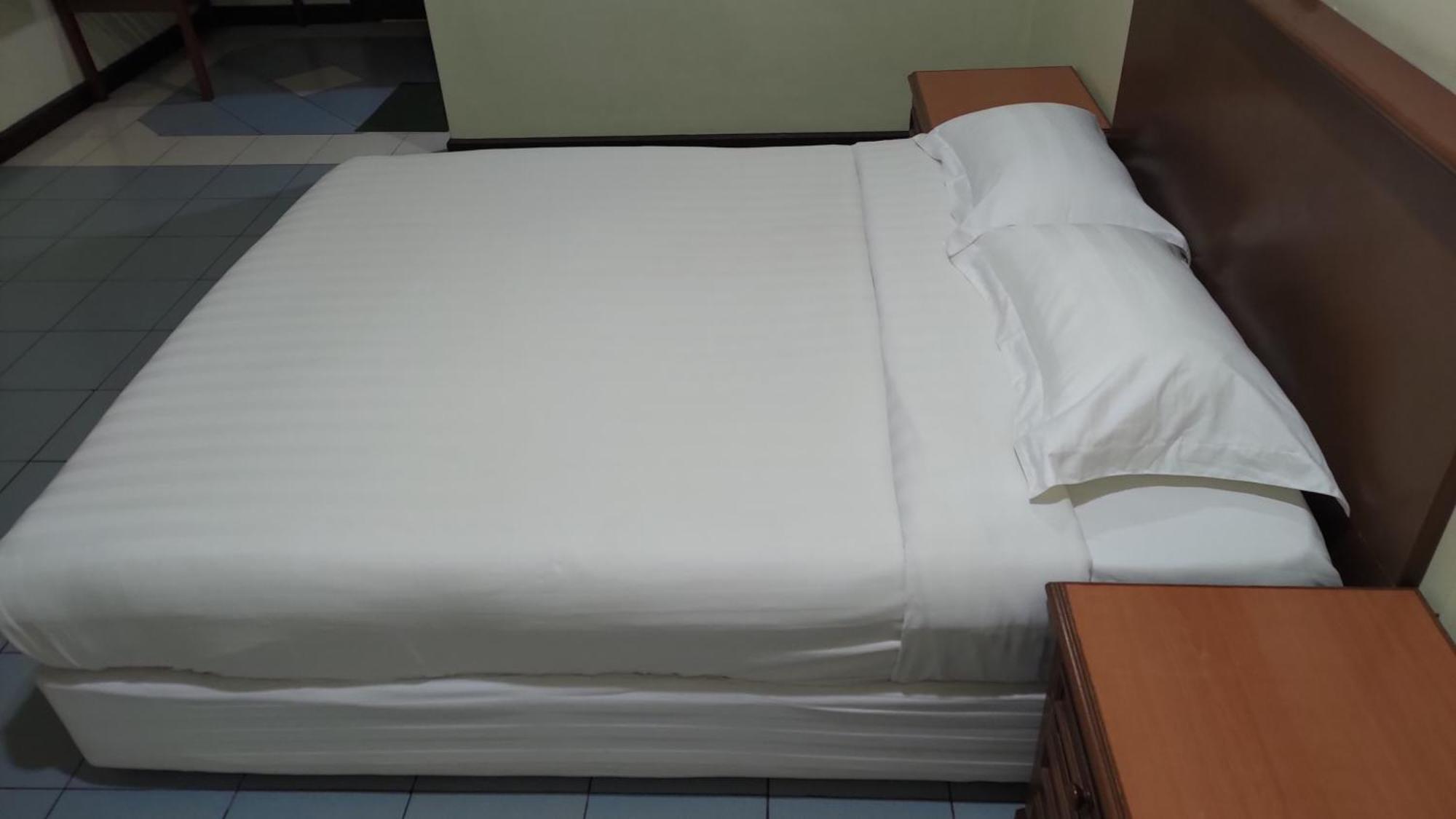 The Upper Deck Hotel 쿠다트 외부 사진