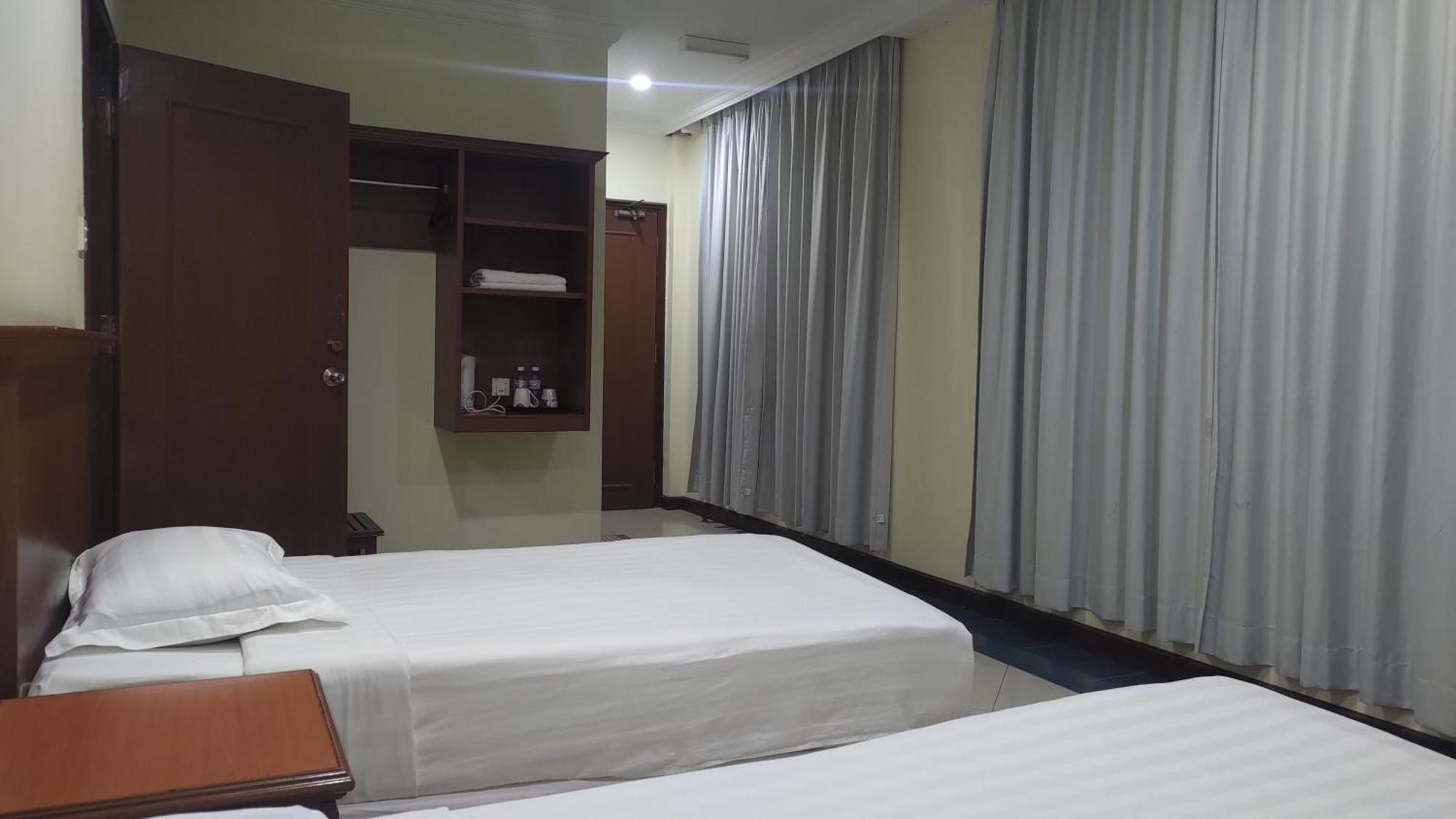 The Upper Deck Hotel 쿠다트 외부 사진